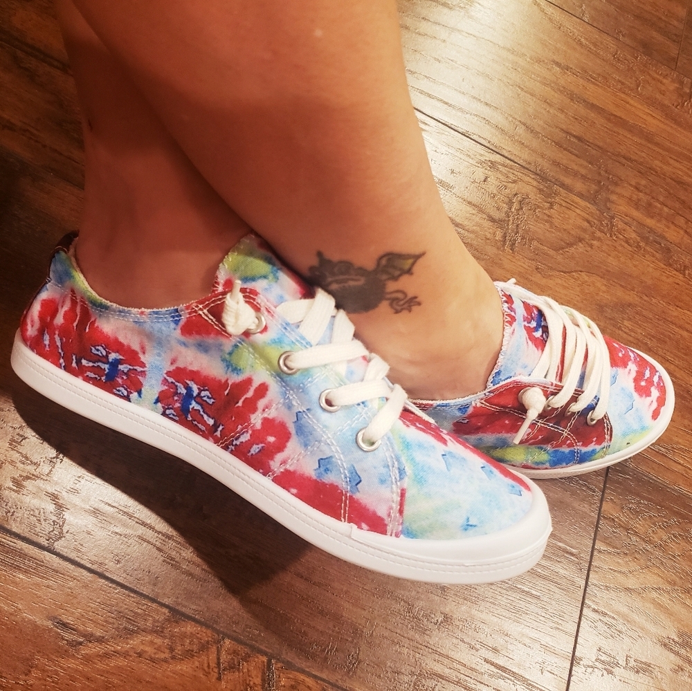🌸🔥🔥Host pick!!🔥🔥🌺🌸Red tie dye shoes